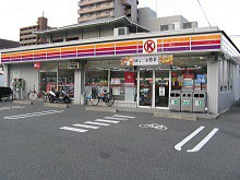 ファミリマート堺市之町東店の前